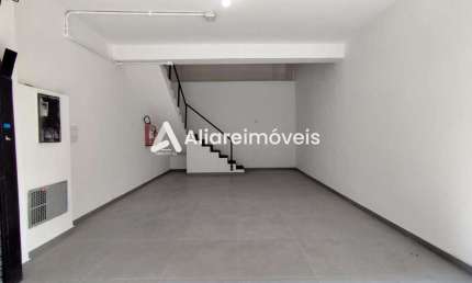 Loja c/ 32m², para aluguel no bairro Centro, por 2.450,00