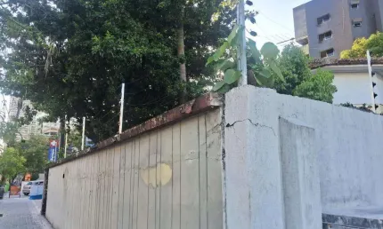 VENDO EXCELENTE CASA NA AVENIDA DEZESSETE DE AGOSTO PROXIMO  AO SHOPPING PLAZA