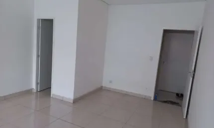 Aluga-se Sala Comercial (Janela fundos) Excelente localização Vale do Sol