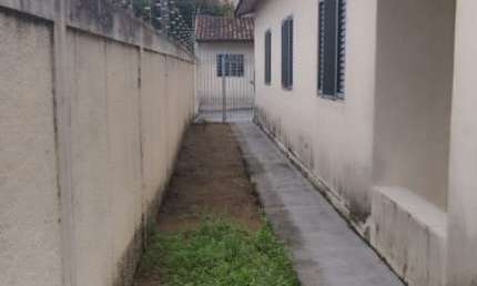 VENDO CASA 4 DORMITÓRIOS, GARAGEM COM 04 VAGAS SENDO 2 COBERTAS, AREA DE SERVIÇO, COZINHA, SALA, EDICULA