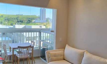 VENDE-SE APARTAMENTO MOBILIADO COM 02 DORMITÓRIOS SENDO 01 SUITE NO BAIRRO URBANOVA