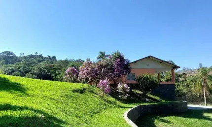Vende-se chácara no bairro bom sucesso em são josé dos campos com 03 dormitórios