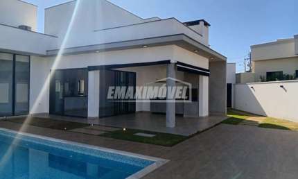 Casa com 3 suítes, 4 vagas e espaço gourmet com piscina - Cond. Villagio Di Capri