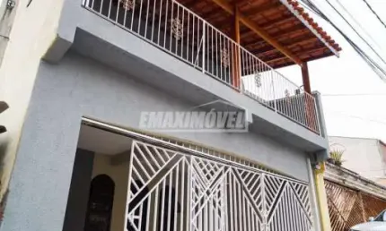 Casa Assobradada com 3 quartos no bairro Jardim Santa Catarina