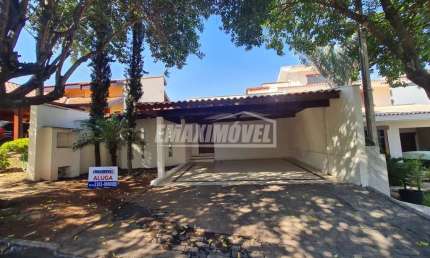 Casa com 3 quartos sendo 2 suítes - Condomínio Village Saint Clare
