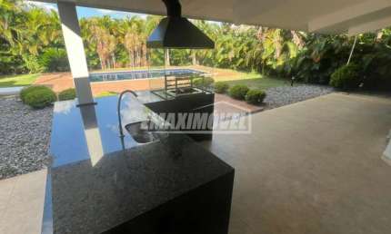Casa com 4 Quartos sendo 2 Suítes e Hidromassagem - Resid. Lago Azul