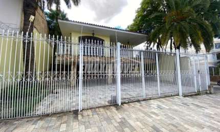 Casa comercial com 3 Quartos sendo 1 suíte e 3 salas - Vila Trujillo