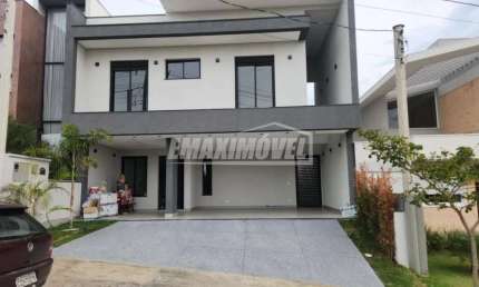 Casa em Condomínio com 4 Suítes e Estrutura Completa