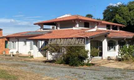 Casa com 10 Quartos para locação em Salto de Pirapora/SP