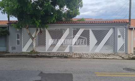 Casa com finalidade residencial ou comercial no bairro Jardim Maria do Carmo