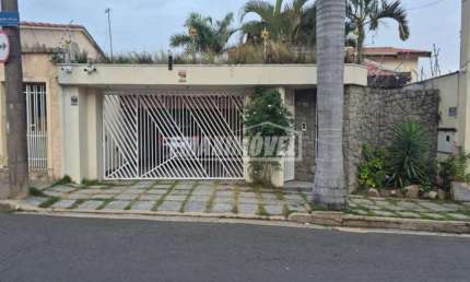 Sobrado com 3 Quartos sendo 1 suíte e Piscina no Jardim Santa Rosália!