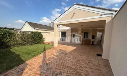 Casa com 3 quartos sendo 1 suíte no condomínio Villa Bella