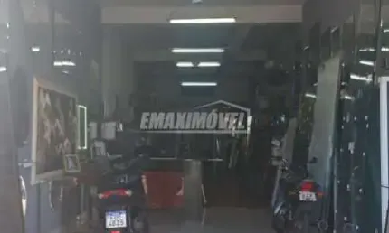 Sobrado com salão comercial na Av. Nogueira Padilha!