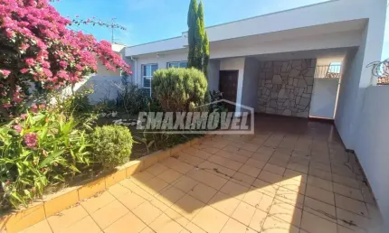 Casa com 3 quartos sendo 1 suíte, quintal e 2 vagas - vila jardini