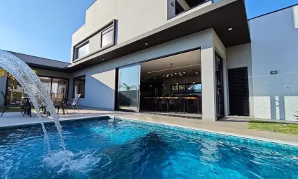 Espetacular casa em condomínio à venda em Vinhedo-SP, bairro Caixa D´água, com 272,00 m² de área!