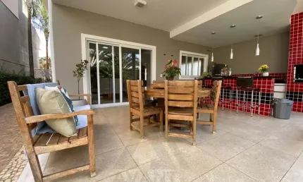 Linda casa no SWISS PARK CONDOMINIO ZURICH  com 277 m² de construção são 4 suítes 4 vagas garagem - Linda Área Gourmet -  Condomínio seguro