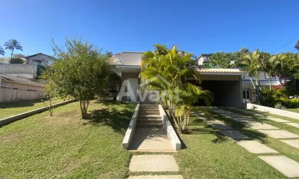 Casa à Venda no Bosque de Grevílea em Vinhedo, Condomínio Arborizado, Área de Lazer Completa com Piscina, Quadra de Tênis e Pista de Skate