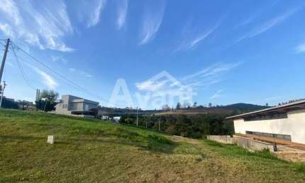 Terreno de Esquina com 982,82m²  Leve Declive em Condomínio de Alto Padrão  no Campo de Toscana em Vinhedo S.P  Área de Lazer Completa
