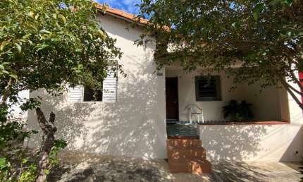 Imperdível oportunidade: Casa à venda em Vinhedo-SP, 2 quartos, 1 sala, 1 banheiro, 4 vagas de garagem, 125m². Venha conferir!