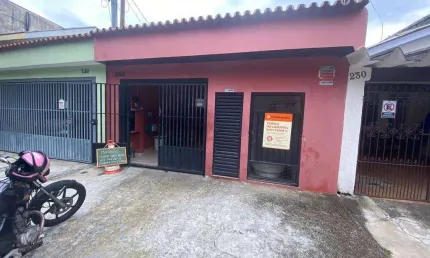 Excelente Casa Terrea em Bairro Arborizado e Residencial!!!