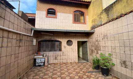 Casa com 4 quartos à venda na Rua Aragaí, 67, Vila Liviero, São Paulo