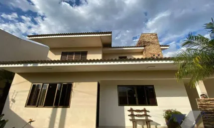 Sobrado com 3 dormitórios para alugar, 176 m² por R$ 6.500,00/mês - Tropical  - Cascavel/PR