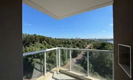 More com vista definitiva para o Lago Municipal e viva cercado de conforto e natureza!