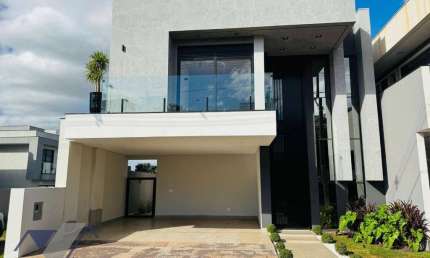 Sobrado com 3 Suítes à venda e 220 m² por R$ 1.790.000 em Condomínio,  Cascavel/PR