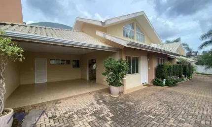 Casa com 3 dormitórios para alugar, 180 m² por R$ 6.780,00/mês - Country - Cascavel/PR