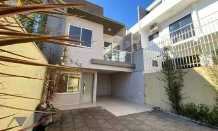 Sobrado com 3 dormitórios para alugar, 131 m² por R$ 4.800,00/mês - Centro - Cascavel/PR
