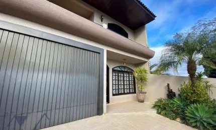 Sobrado com 4 dormitórios para alugar, 204 m² por R$ 5.500,00/mês - Centro - Cascavel/PR