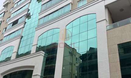 Apartamento com 3 suítes no Golden Tower Meia Praia/SC