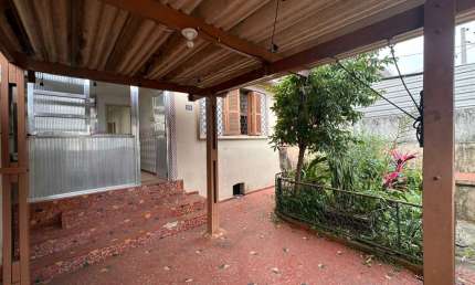 MACUCO- CASA 2 DORMITÓRIOS- QUINTAL- 2 VAGAS- REF 2325