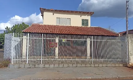 Sobrado com 3 suítes à venda, 252,89 m² por R$ 350.000,00 – Centro, Cosmorama/SP