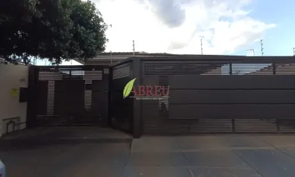 Casa com 4 dormitórios e piscina à venda, 250,24 m² por R$ 670.000,00 – Centro – Cosmorama/SP