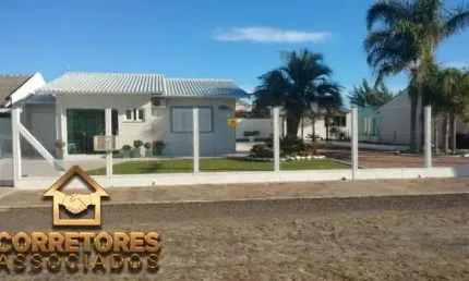 Casa com 3 quartos à venda na Avenida Atlântica, 2064, Centro, Tramandaí