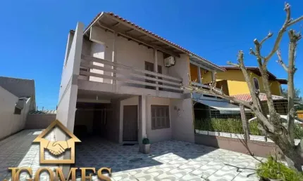 EXCELENTE SOBRADO DUPLEX A UMA QUADRA DA BEIRA MAR DE NOVA TRAMANDAÍ