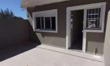 CASA NOVA, ALTO PADRÃO A DUAS QUADRAS DO MAR EM TRAMANDAÍ