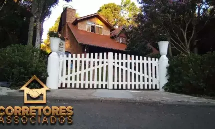 Requintado e aconchegante sobrado em gramado/rs com suíte.
