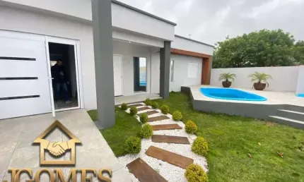BELA CASA COM TERRENO INTEIRO E PISCINA  NO CENTRO DE IMBÉ