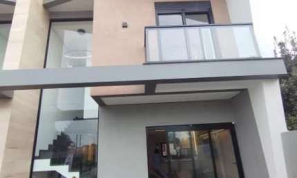 BELO DUPLEX ALTO PADRAO MOBILIADO E DECORADO NO CENTRO DE IMBÉ