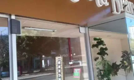 APARTAMENTO DE FRENTE PARA A AVENIDA EMANCIPAÇÃO NO CENTRO DE TRAMANDAÍ