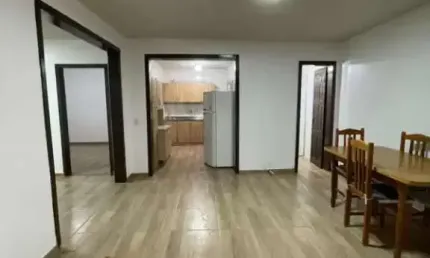 BELO APARTAMENTO DE FRENTE A UMA QUADRA DO MAR TODO REFORMADO!!!!
