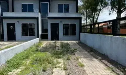 SOBRADO DUPLEX COM UM DORMITÓRIO TÉRREO A 600 METROS DO MAR