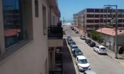 ACONCHEGANTE APARTAMENTO COM SACADA E VISTA PARA O MAR EM TRAMANDAÍ