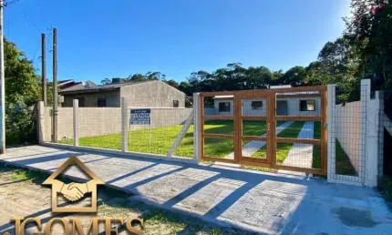 Casa toda reformada localizada na quadra do centrinho de Nova Tramandaí