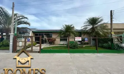 Casa com 3 quartos à venda na Avenida Atlântica, 2064, Centro, Tramandaí