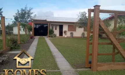 Linda casa de alvenaria em nova tramandaí,  próximo a mercado, padaria, farmácia e todo comercio local