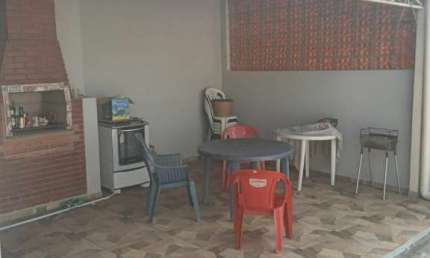 Casa Térrea em Valinhos com 3 dorms. c/suíte e 3 vagas de garagem