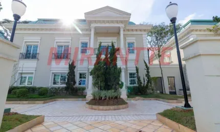 Cond. fechado de 775m² com 5 quartos em Jardim Floresta